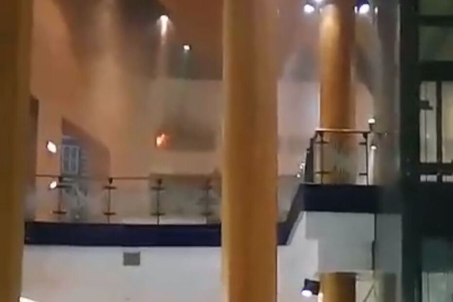 Chamas em conduta de restaurante obrigam à evacuação do Almada Forum