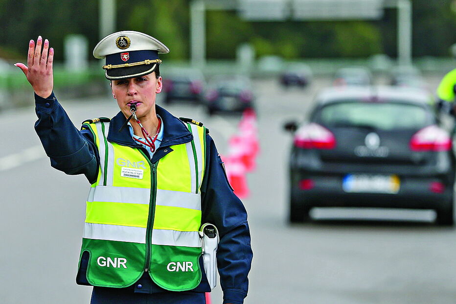 Estradas portuguesas já foram palco de acidentes com 129 vítimas mortais. Autoridades deduziram pontos a 73 mil condutores e retiraram a carta a 168