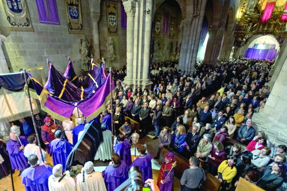 Braga. A procissão teofórica é um dos momentos altos da semana santa. Realizou-se ontem na sé da cidade dos arcebispos