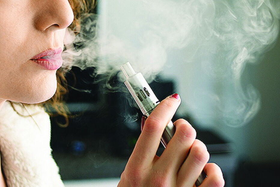 Cigarros eletrónicos não são uma solução segura para deixar de fumar 