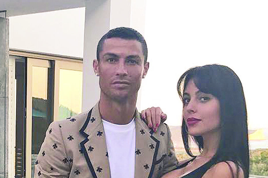 Cristiano Ronaldo e Georgina vivem romance de luxo junto ao mar