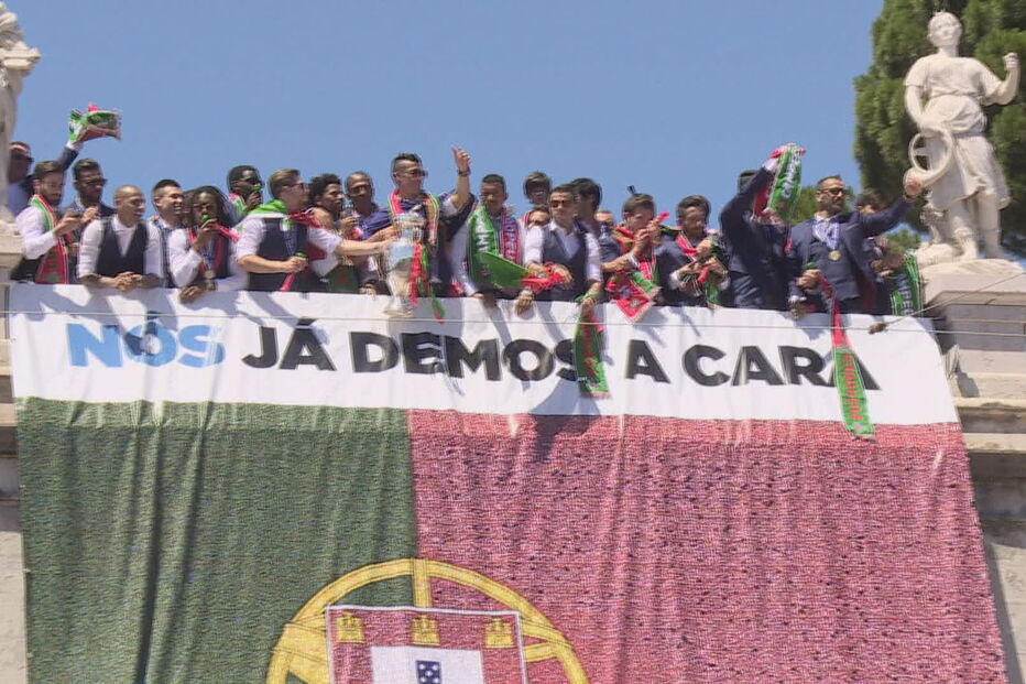 PS e PSD unem-se e legalizam oferta de viagens a quem exerce cargos políticos 