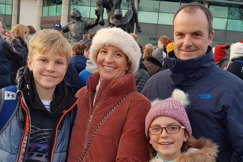 Pai desesperado encontra filhos e mulher mortos após massacre no Sri Lanka