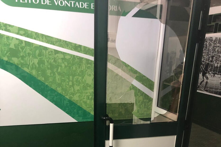 Estádio do Vitória de Setúbal foi invadido e vandalizado