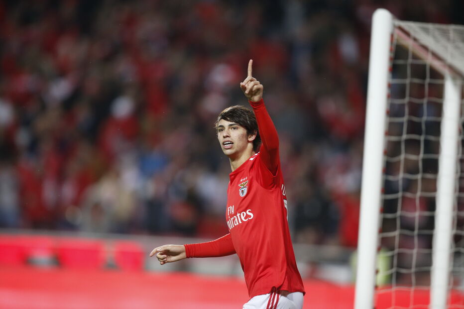 João Félix celebra golo marcado aos 2 minutos do Benfica-Marítimo