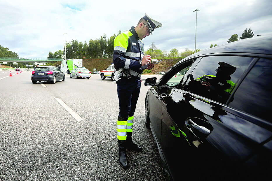 Multa mais baixa por excesso de velocidade é de 60 euros