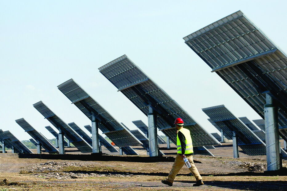 Central vai ter 34 200 módulos fotovoltaicos e terá uma potência de pico instalada de 11,286 MWp