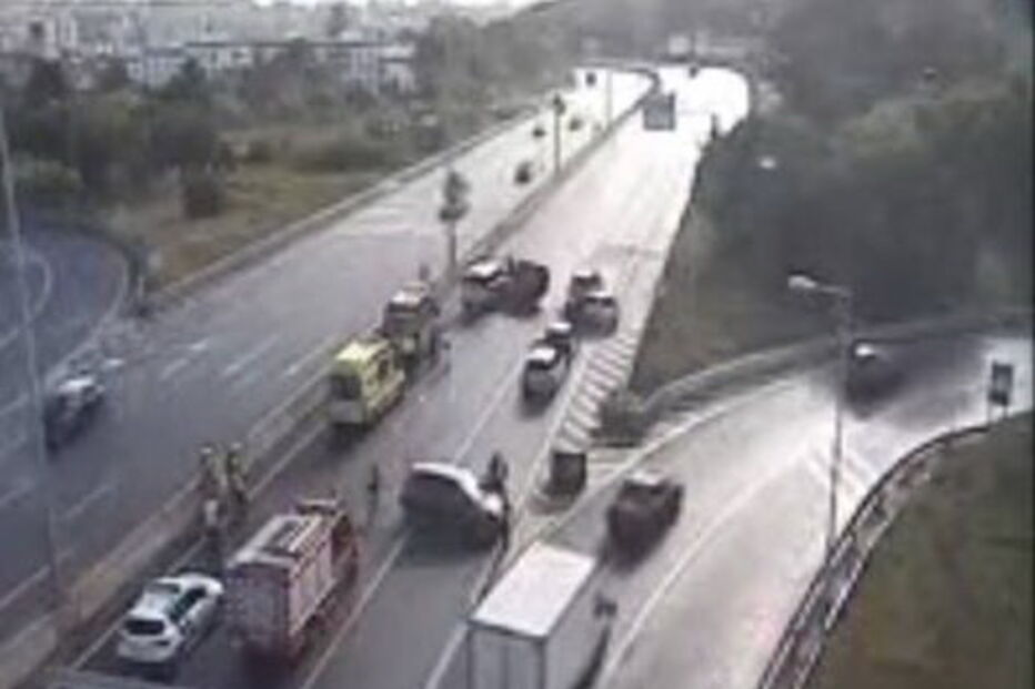 Colisão com seis carros corta Segunda Circular em Pina Manique