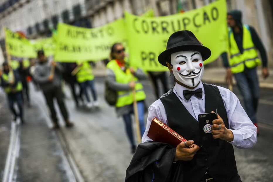 Manifestação dos coletes amarelos no dia 25 de Abril