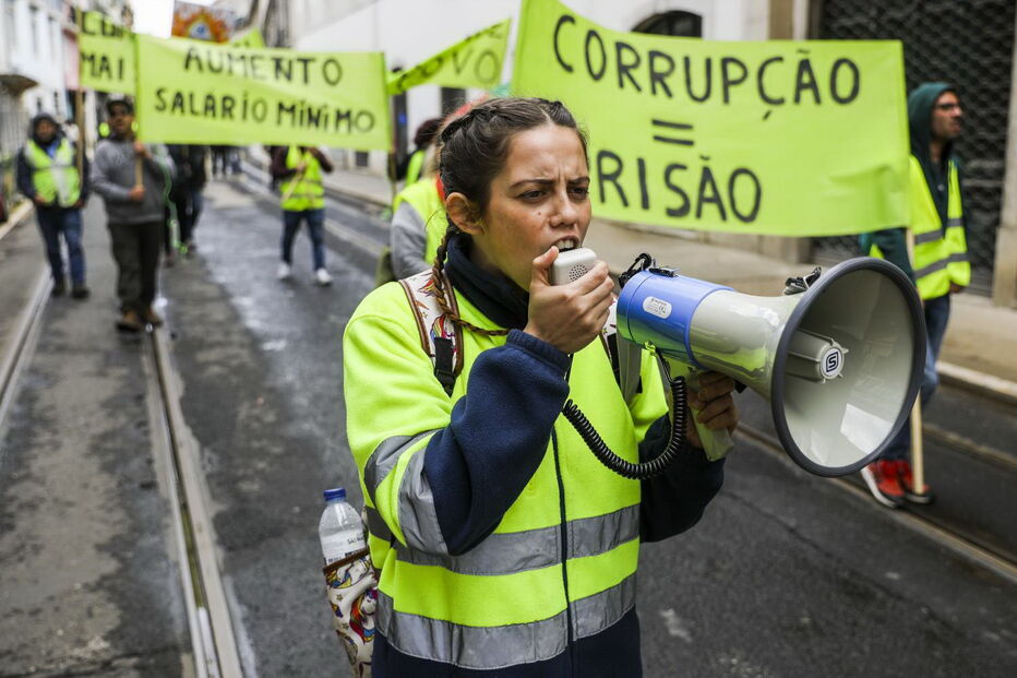 Manifestação dos coletes amarelos no dia 25 de Abril