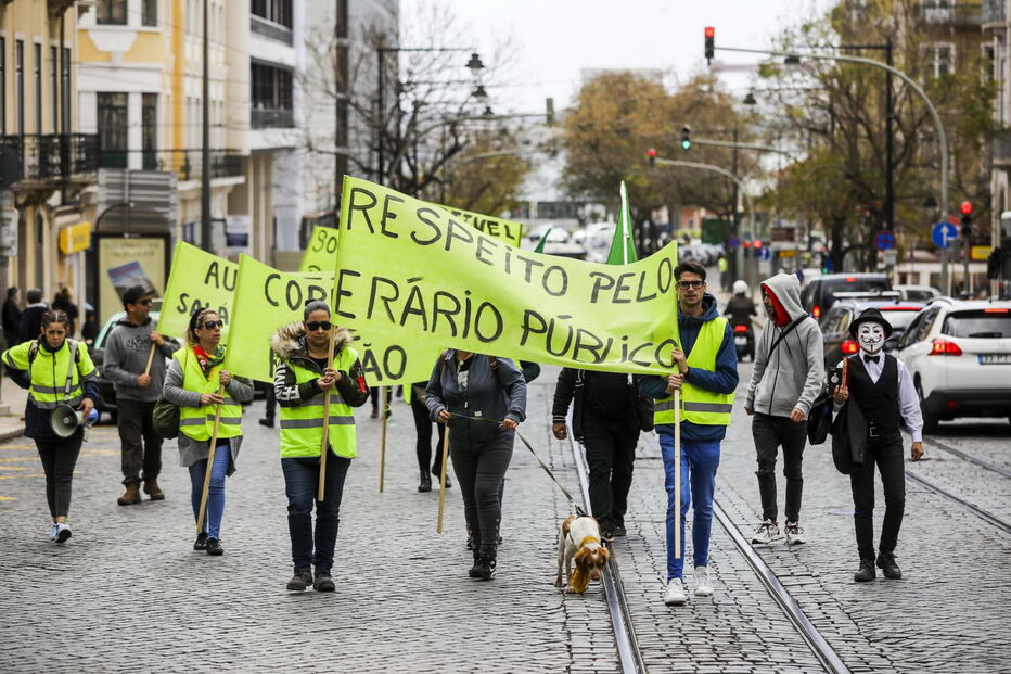 Manifestação dos coletes amarelos no dia 25 de Abril