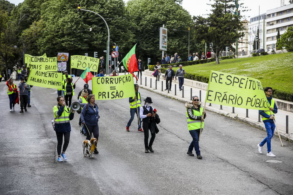 Manifestação dos coletes amarelos no dia 25 de Abril