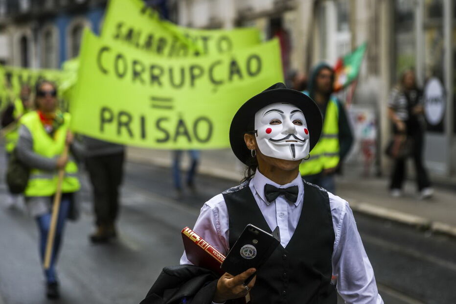 Manifestação dos coletes amarelos no dia 25 de Abril