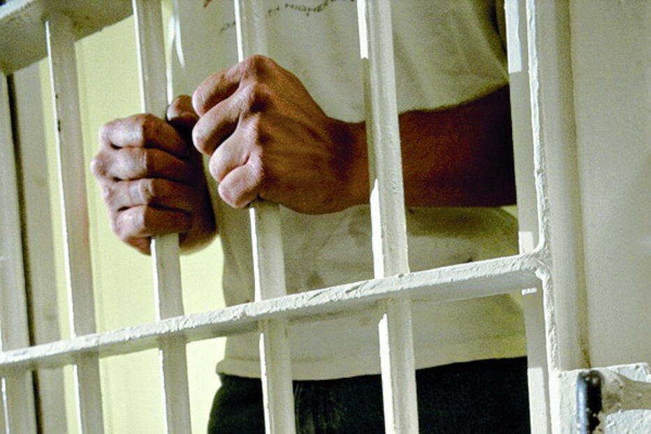 Suspeitos colocados na prisão     