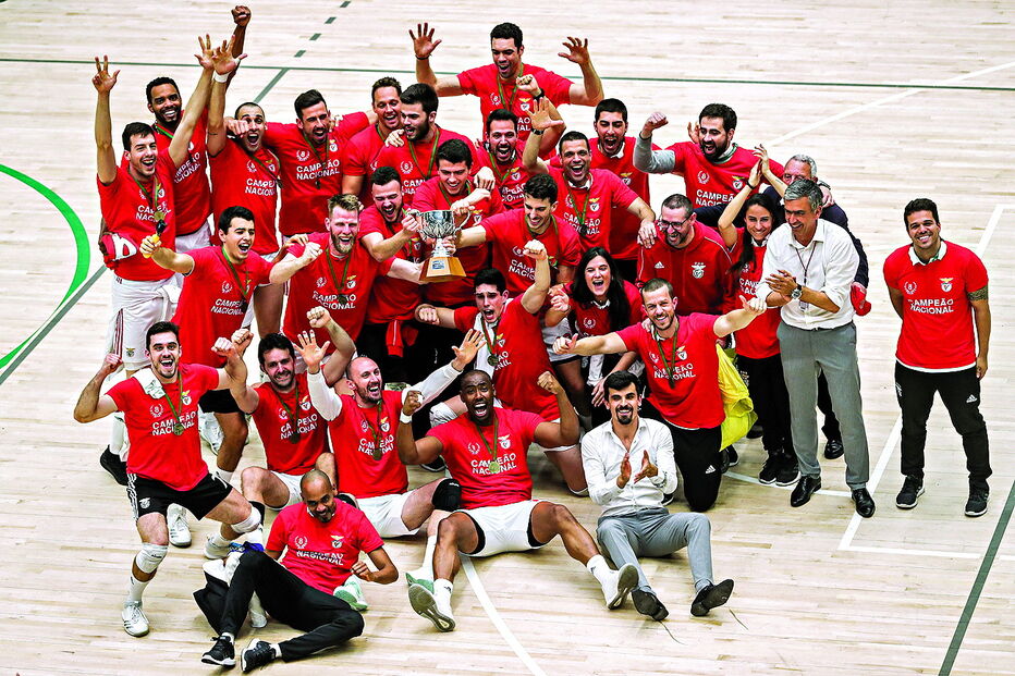 Benfica fez a festa do título no recinto do Sporting, em Alvalade 