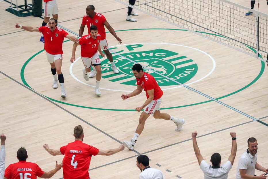 Benfica fez a festa do título no recinto do Sporting, em Alvalade 