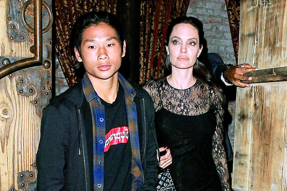 Angelina Jolie adotou Maddox em 2002 num orfanato do Cambodja   