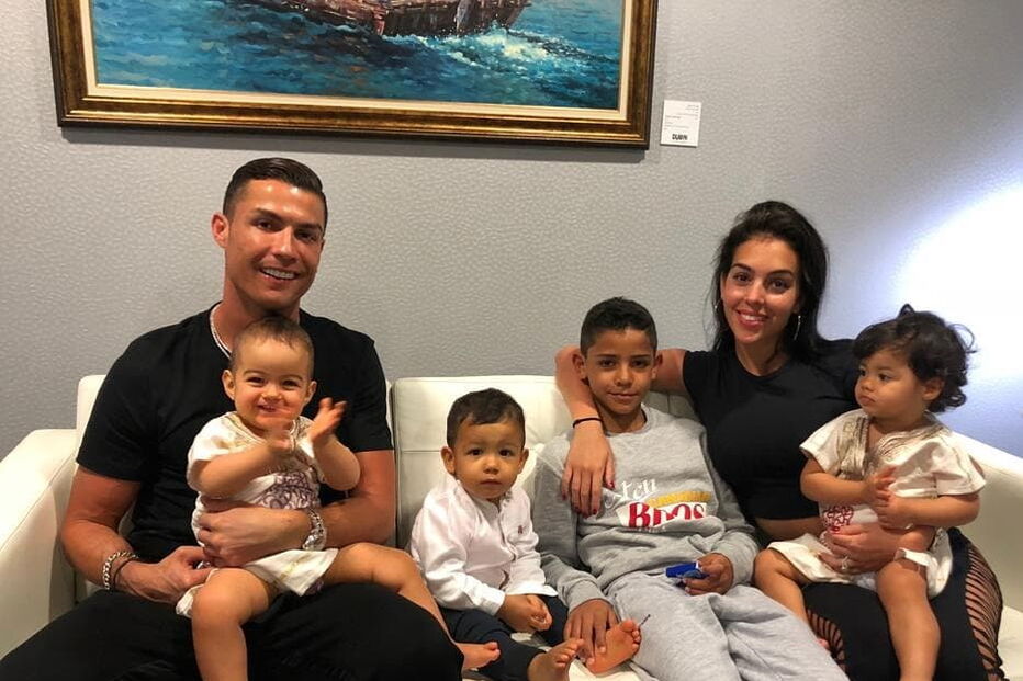 Cristiano Ronaldo e Georgina Rodríguez com os filhos