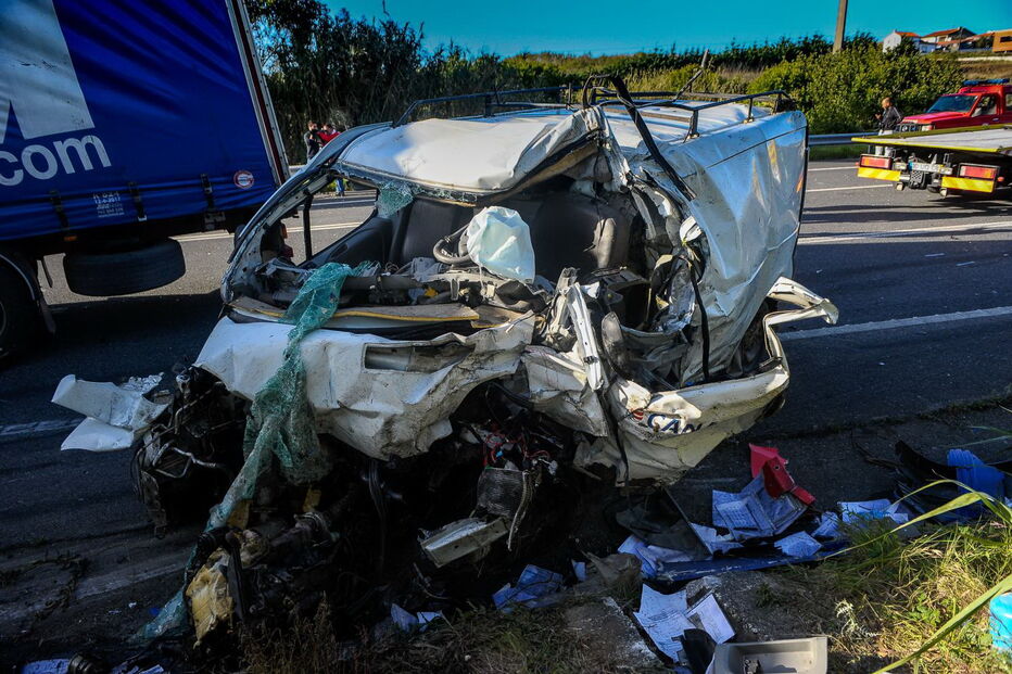 Colisão obrigou ao corte do IP6 durante várias horas para prestar socorro às vítimas e remover os veículos 