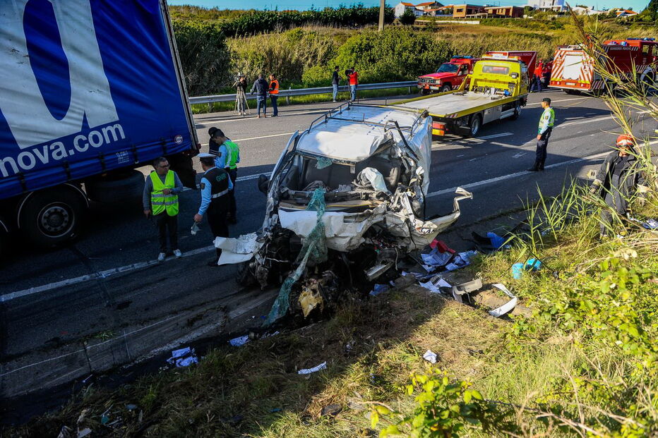Colisão obrigou ao corte do IP6 durante várias horas para prestar socorro às vítimas e remover os veículos 