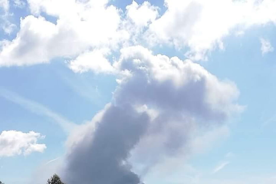 Chamas consomem fábrica de estofos em Paredes