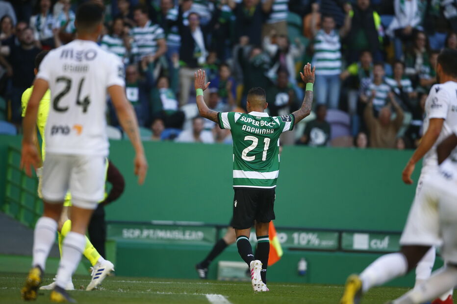 Lance polémico terminou com o golo de Raphinha