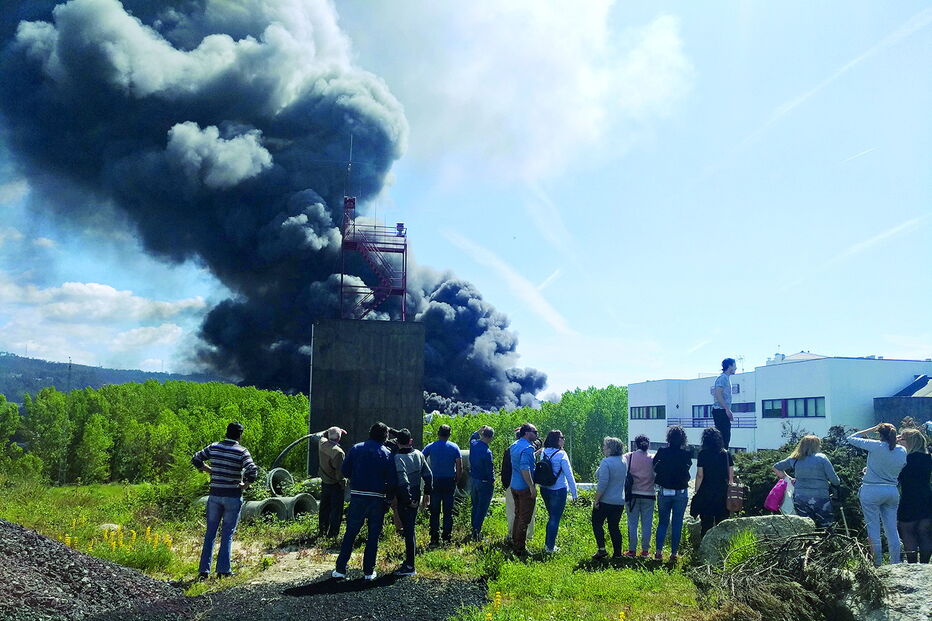 Empresa de estofos destruída por incêndio em Paredes