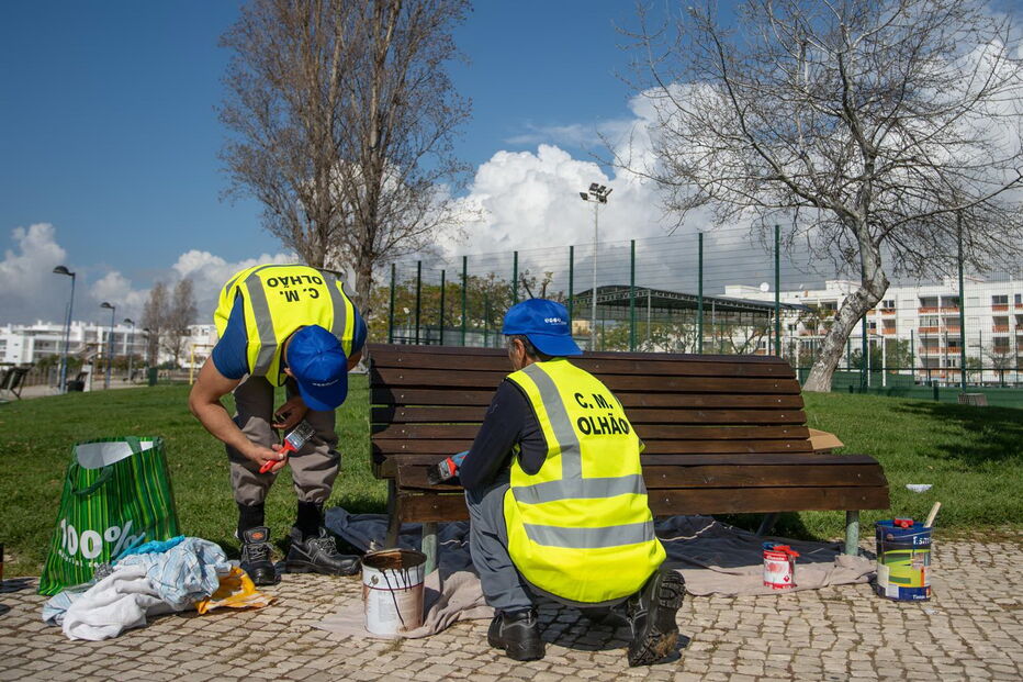 Reclusos saem da cadeia para fazer limpezas e pinturas em Olhão