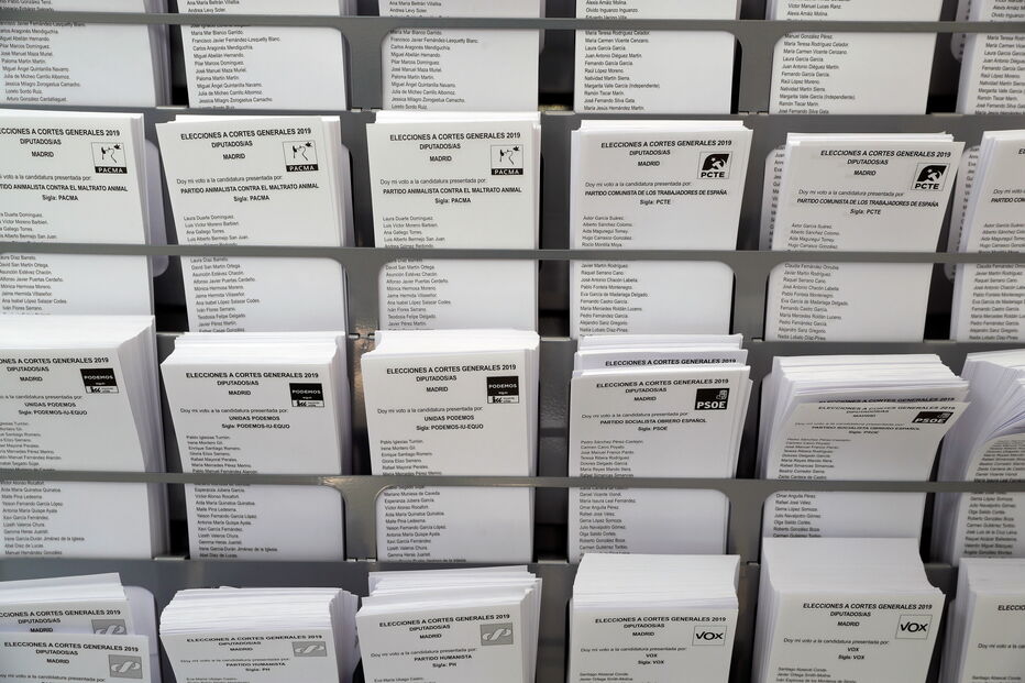 Urnas já abriram e espanhóis votam para eleger um novo governo