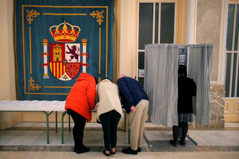  Urnas já abriram e espanhóis votam para eleger um novo governo