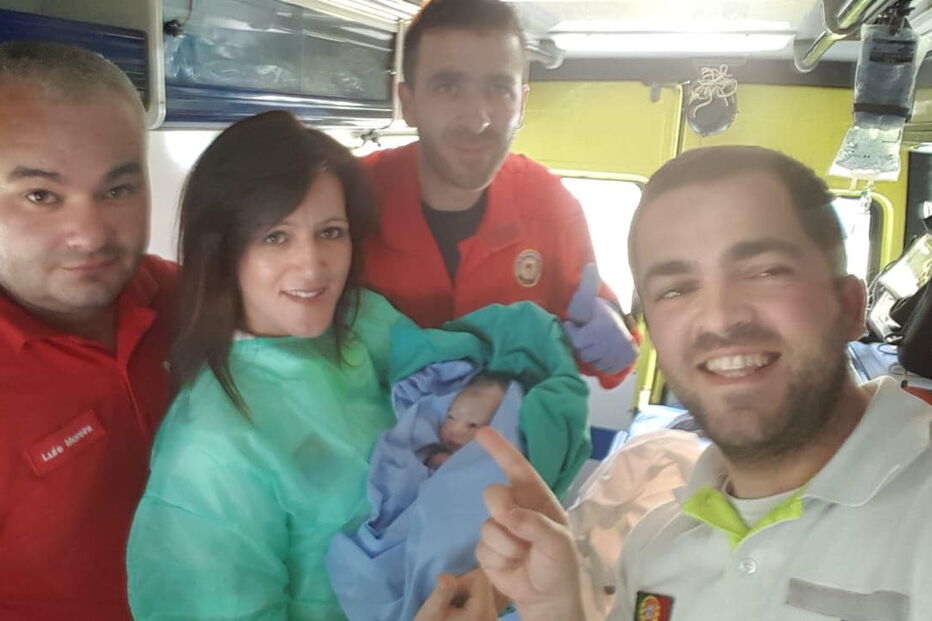 Bebé nasce em ambulância dos Bombeiros de Amarante