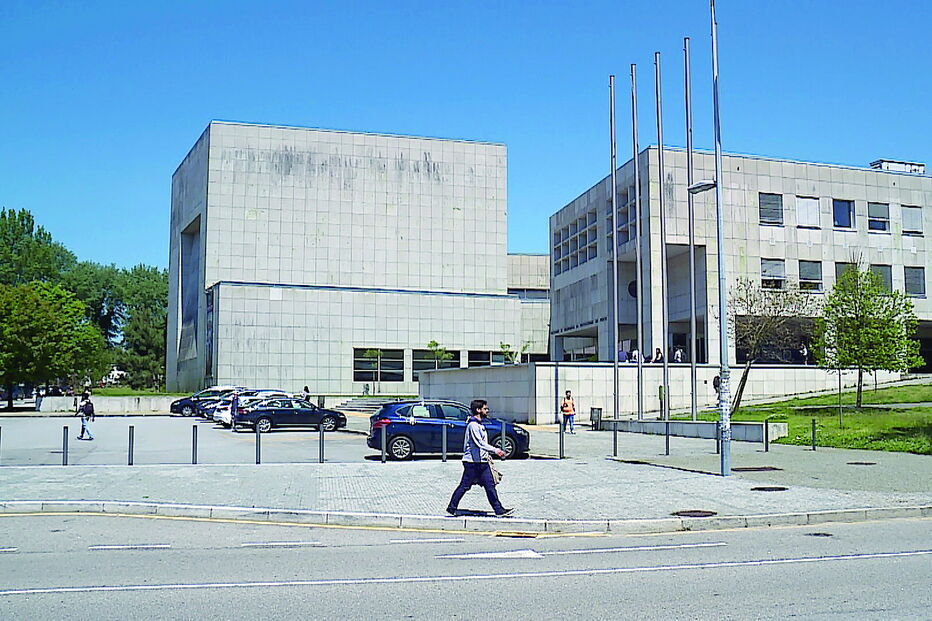 Estudantes da Faculdade de Engenharia da Universidade do Porto estão assustados