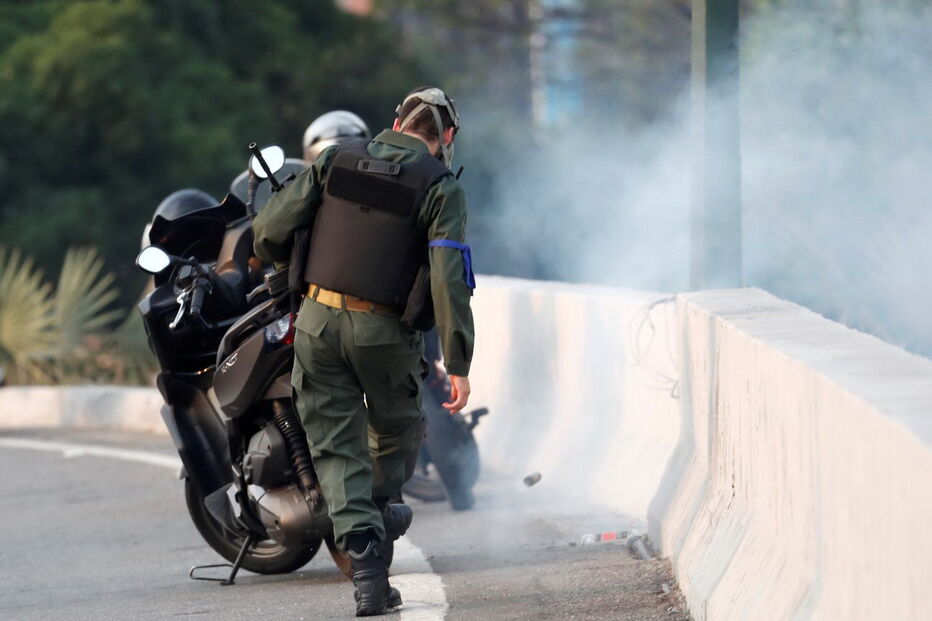 Tensão e confrontos nas ruas venezuelanas