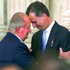 Juan Carlos anuncia que vai viver fora de Espanha