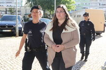 Diana Fialho chega ao tribunal do Barreiro para ser julgada no caso da morte da mãe, Amélia Fialho