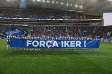 Equipa e adeptos do FC Porto deixam mensagem a Iker Casillas antes de partida no Dragão