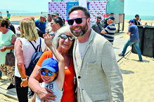 Nuno Eiró subiu ao palco na praia da Nazaré para apresentar espetáculo de Toy e foi acarinhado pelo público 