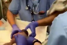 Vídeo mostra queda aparatosa de bebé prematura após lapso de médico