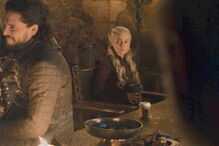 Copo de café do Starbucks surge em cima da mesa no 4º episódio de 'Guerra dos Tronos'