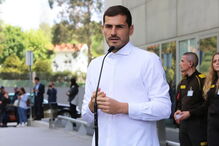 Casillas à saída do hospital onde esteve internado