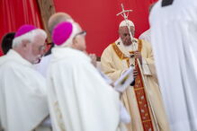 Papa reza no memorial a madre Teresa de Calcutá e pede que interceda pelos pobres