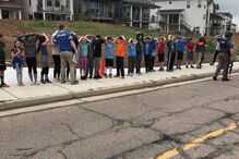 Um morto e oito feridos após tiroteio em escola no Colorado 