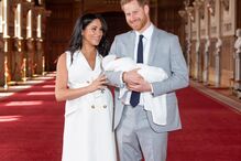Meghan e Harry já apresentaram o filho ao mundo. Veja as primeiras imagens do bebé