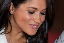 Harry e Meghan apresentam o filho ao mundo	