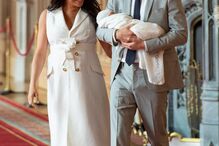 Meghan e Harry apresentam pequeno 'Archie'