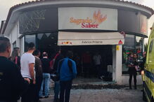 Carro despista-se e entra numa padaria em Águeda