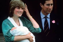 Princesa Diana com o príncipe Carlos e o príncipe William