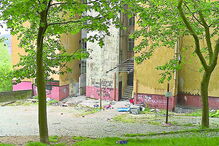 Camiões já em frente à Torre 1, para o desmantelamento