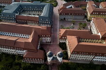 Huawei, a tecnológica milionária onde os trabalhadores dormem debaixo das secretárias