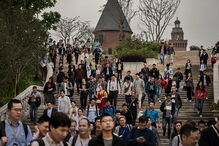 Huawei, a tecnológica milionária onde os trabalhadores dormem debaixo das secretárias